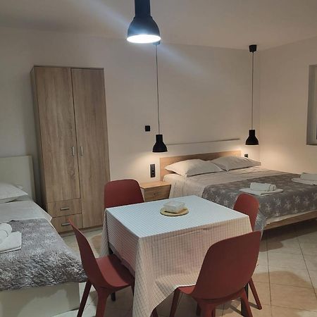 Batkoski Apartments Pag Town Zewnętrze zdjęcie