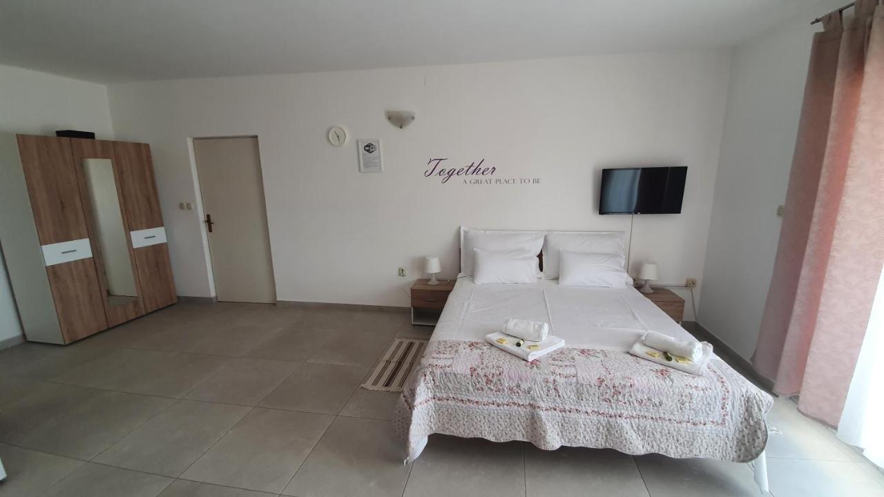 Batkoski Apartments Pag Town Zewnętrze zdjęcie