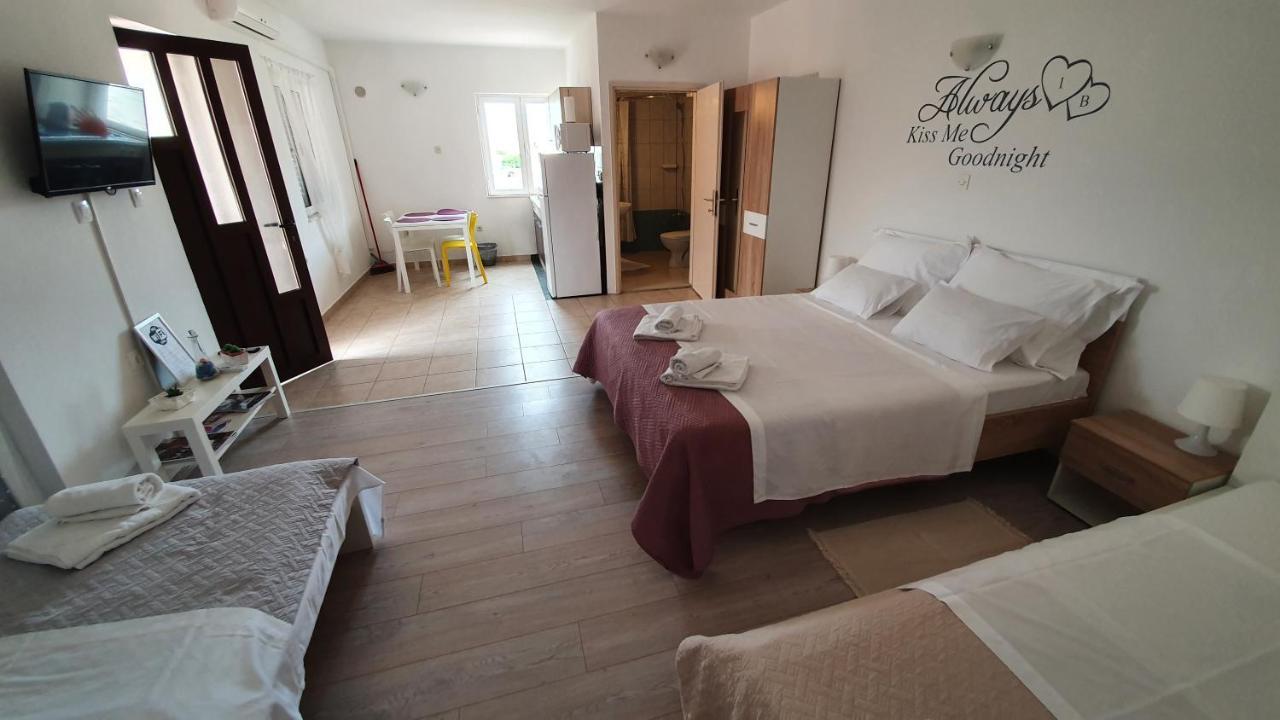 Batkoski Apartments Pag Town Zewnętrze zdjęcie