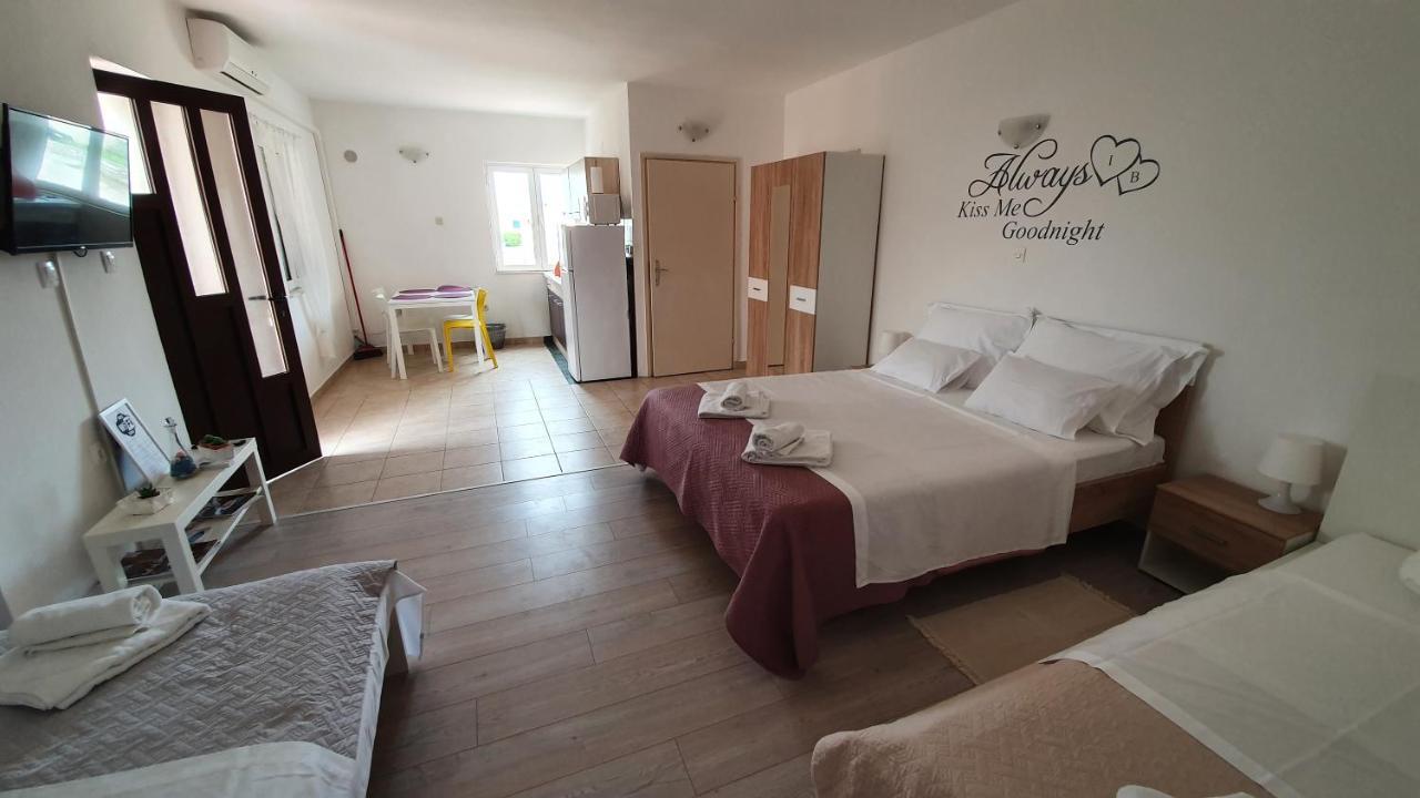 Batkoski Apartments Pag Town Zewnętrze zdjęcie
